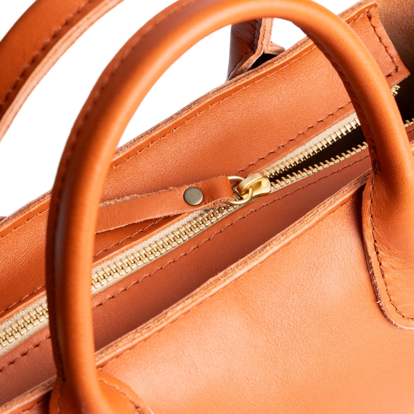 Persimmon*Zipper | Crossbody bag with petite handles close up of zipper