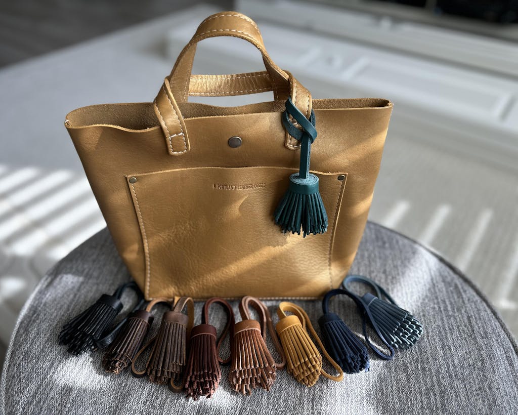 LAST DAY, Portland leather popular goods small bucket bag + tassel