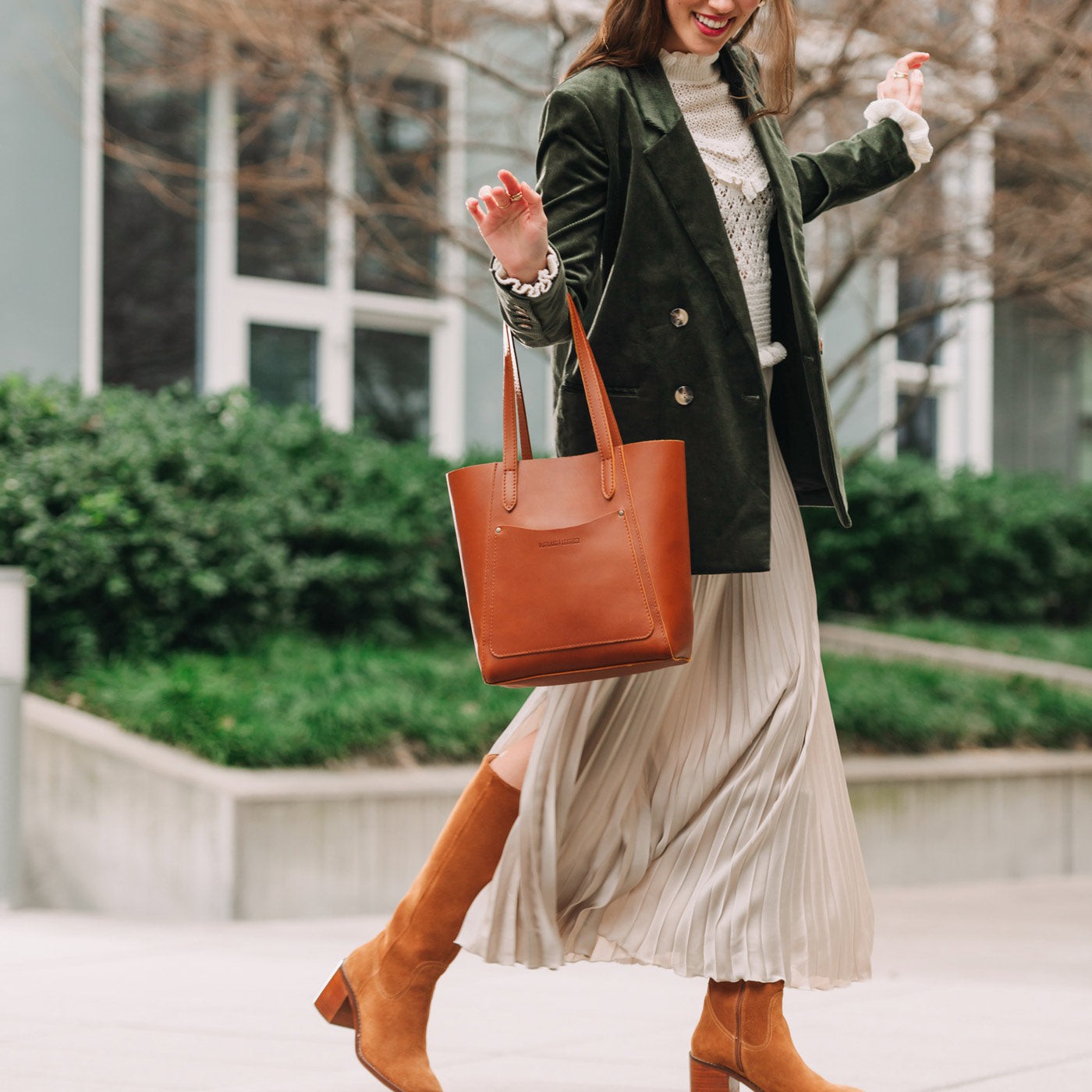 Honey*Large | Dual shoulder strap tote bag with an exterior pocket