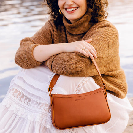  Honey | Petite bean shaped shoulder bag with a zipper closure