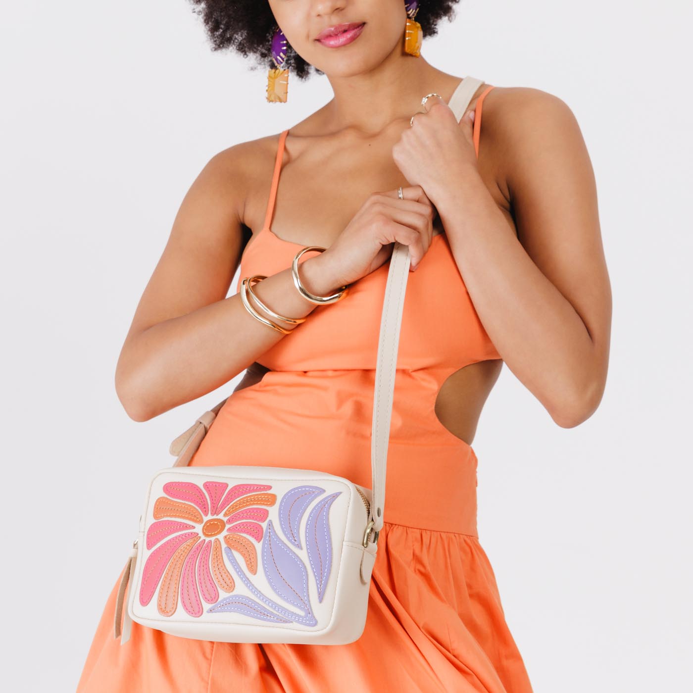 Wildflower Bone*Large | Midsize rectangular crossbody with large flower embroidery