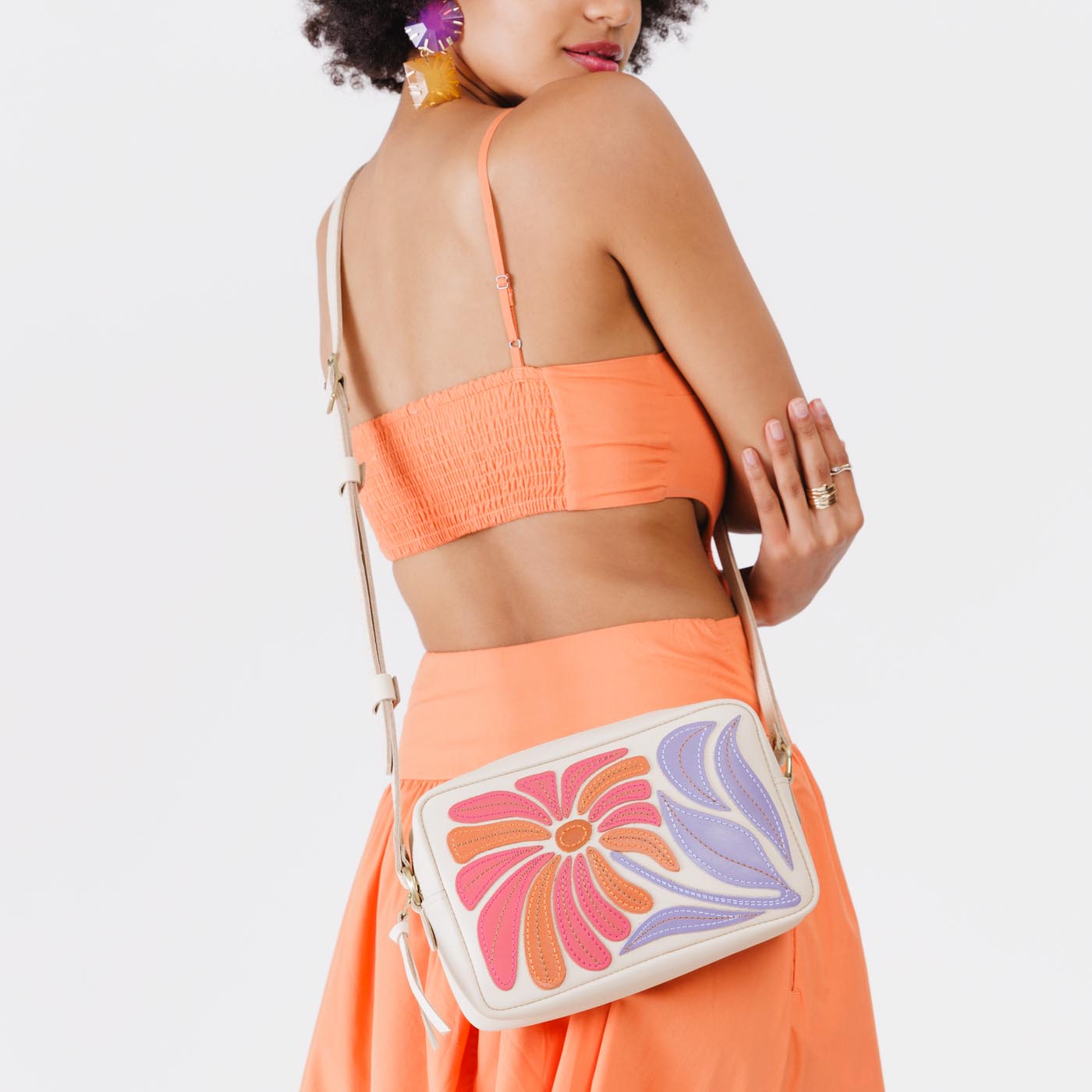 Wildflower Bone*Large | Midsize rectangular crossbody with large flower embroidery