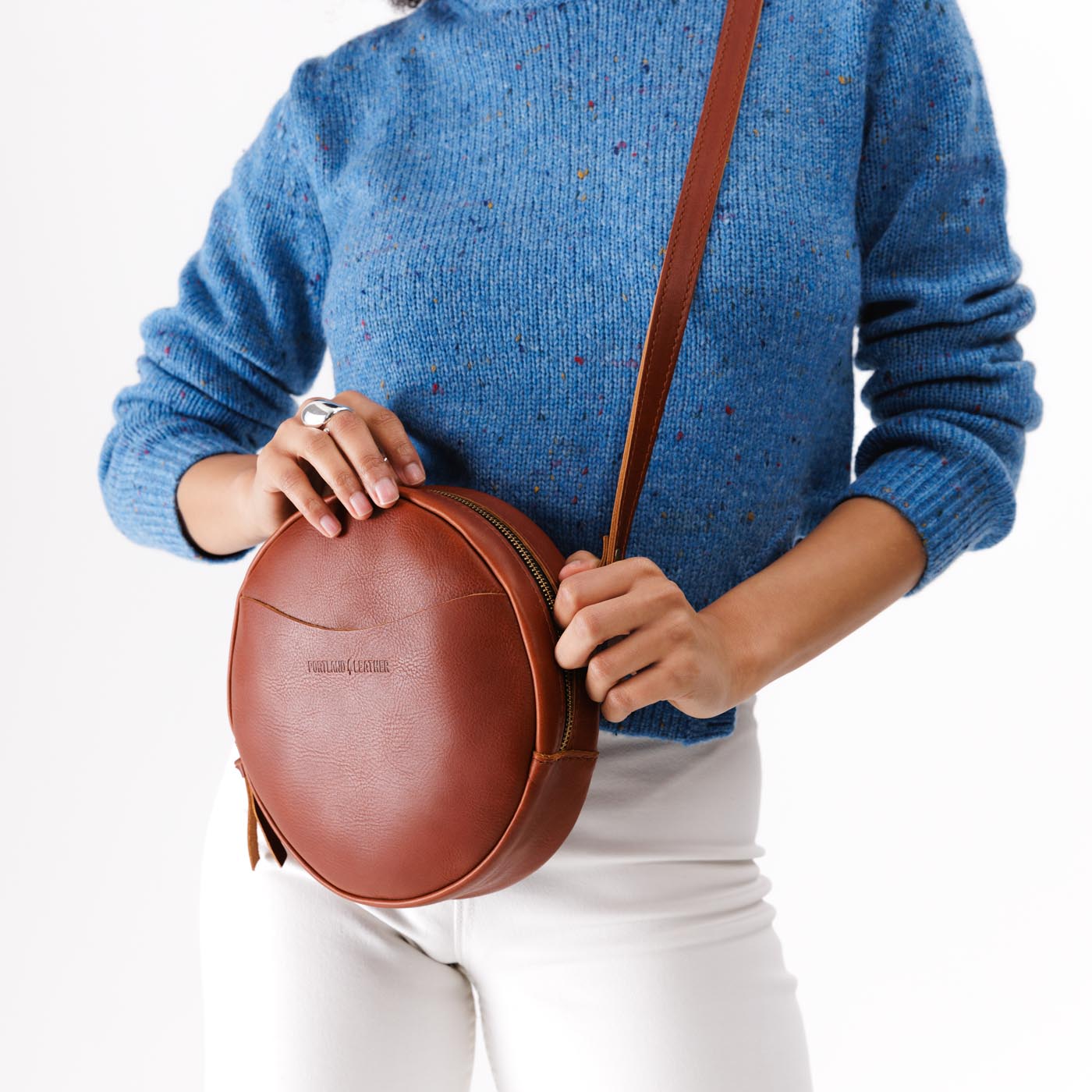 Chestnut*Large | Circle shaped crossbody bag with top zipper