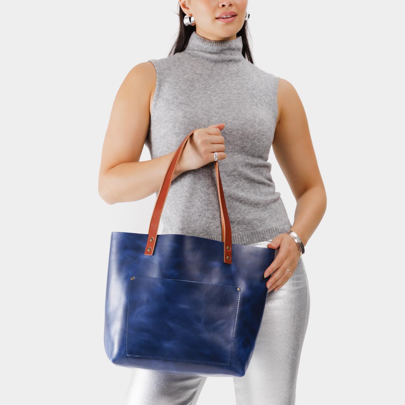 Cowboy Blue*Classic | Large leather tote bag with sturdy bridle handles and front pocket