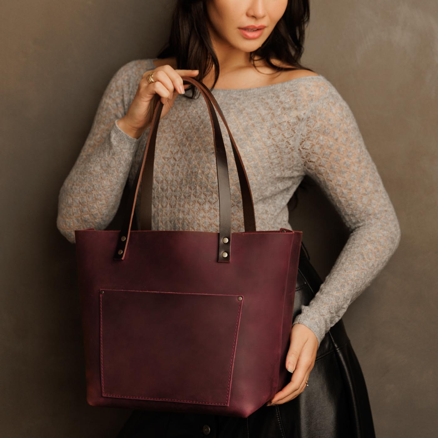 Merlot*Classic | Large leather tote bag with sturdy bridle handles and front pocket