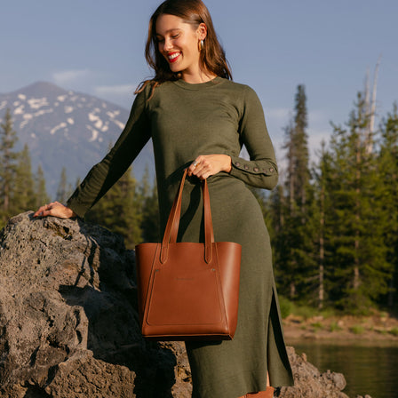 Honey*Small | Slim tote bag with dual shoulder straps and interior and exterior pockets