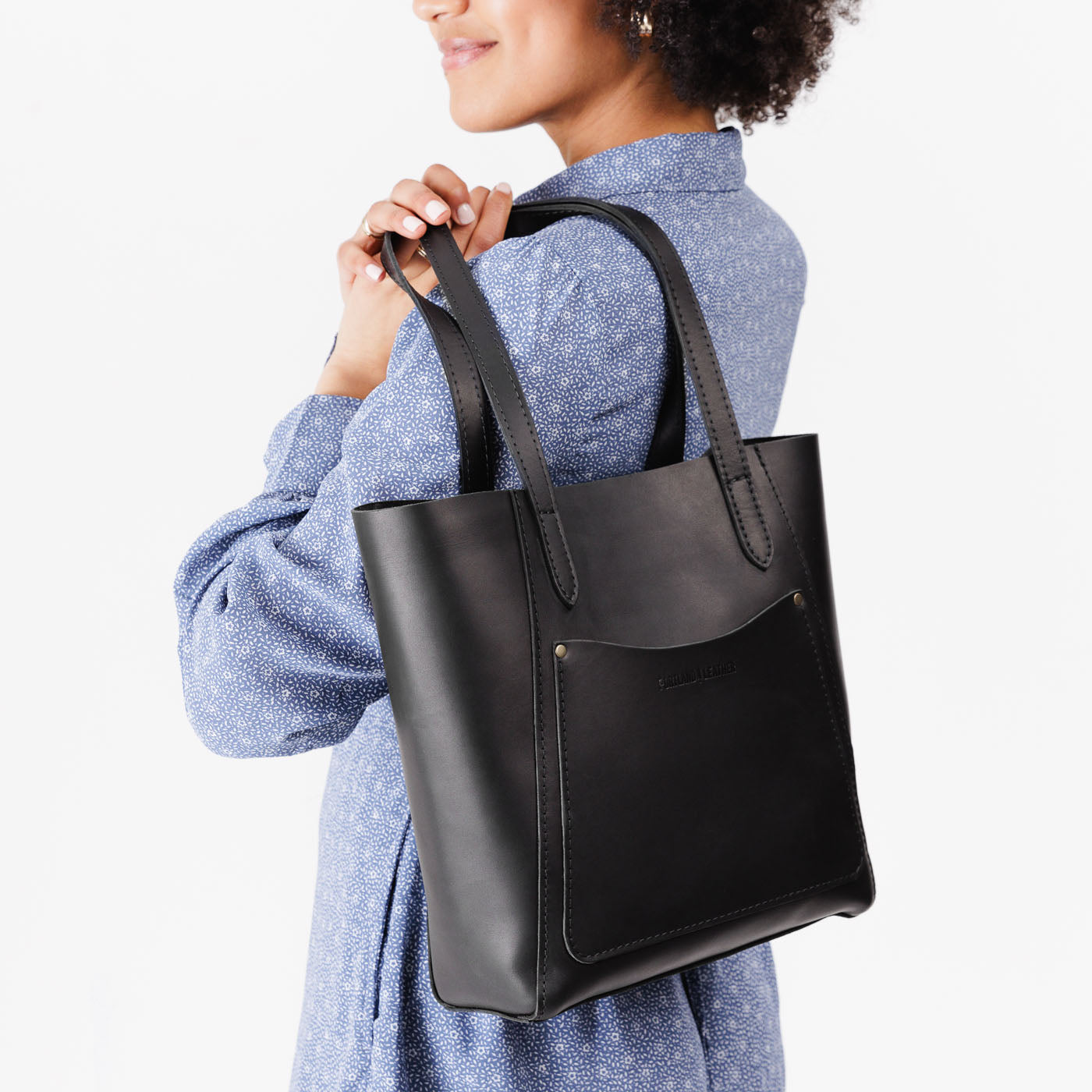 Black*Large | Dual shoulder strap tote bag with an exterior pocket