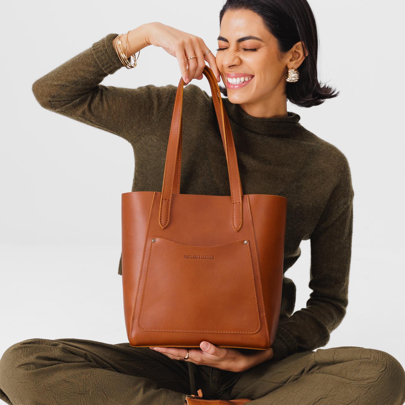 Honey*Large | Dual shoulder strap tote bag with an exterior pocket