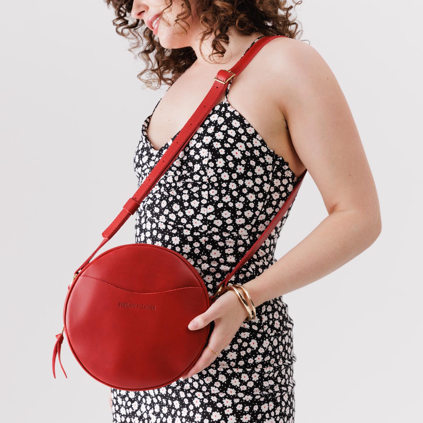 Ruby*Large | Circle shaped crossbody bag with top zipper