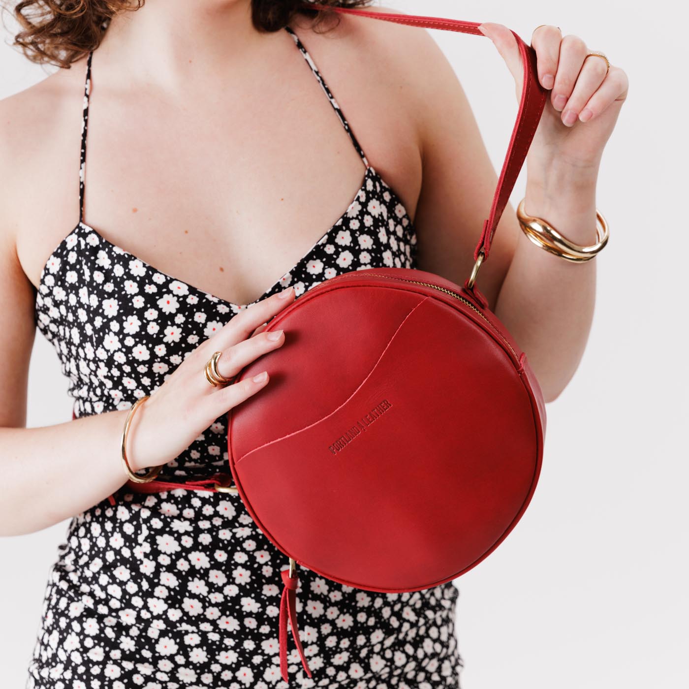 Ruby*Large | Circle shaped crossbody bag with top zipper