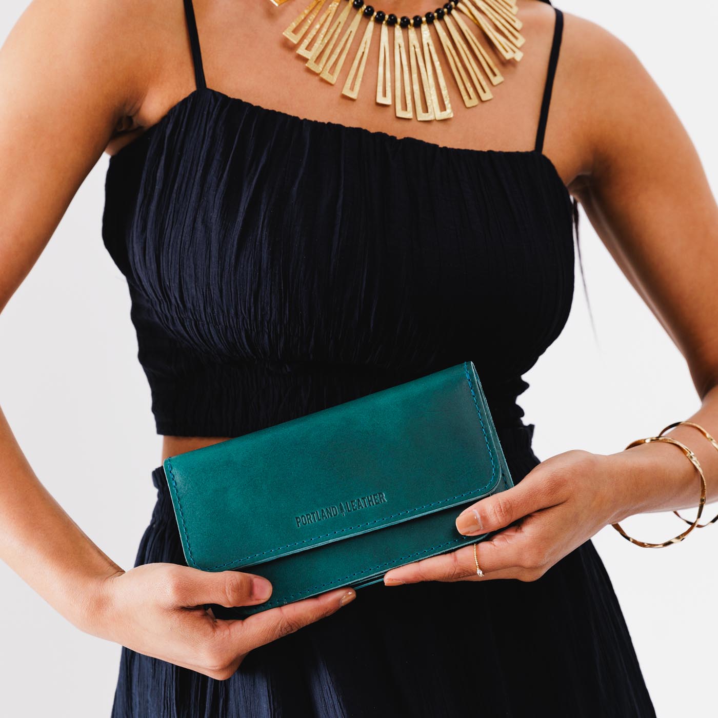 Caribbean | Leather wallet clutch with wristlet and magnetic closure