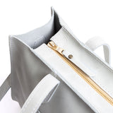 Beluga East/West | Closeup of tote bag's zipper closure