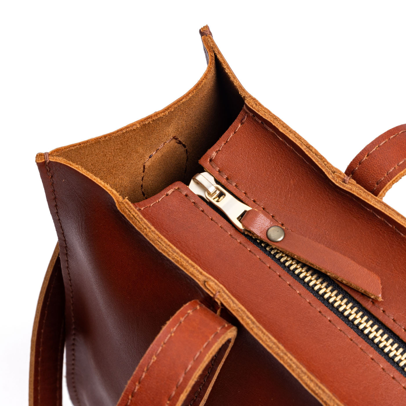 Chestnut*East/West | Closeup of tote bag's zipper closure