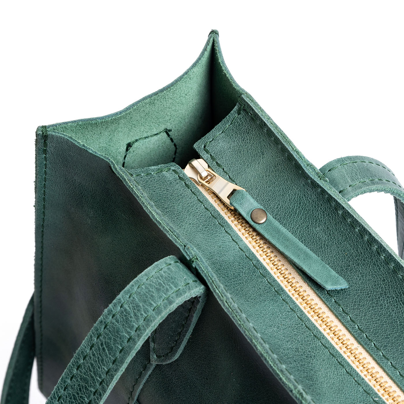 Surf*East/West | Closeup of tote bag's zipper closure