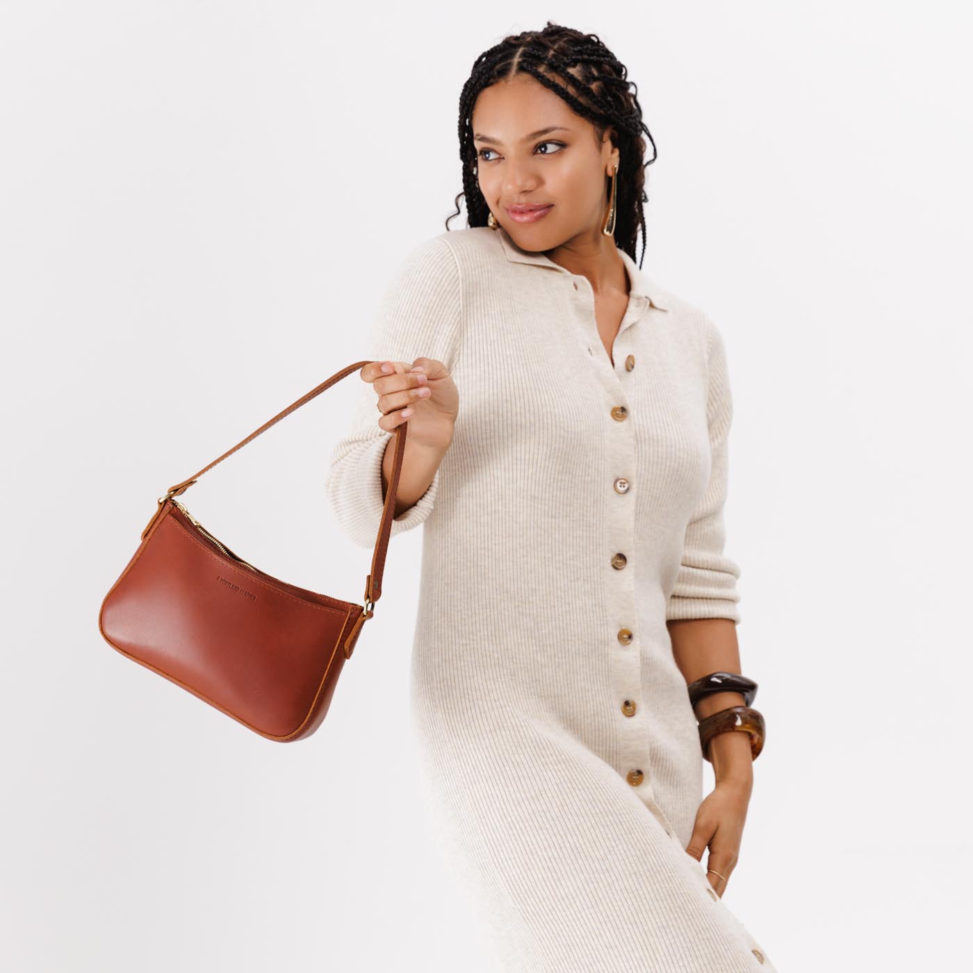 Chestnut | Petite bean shaped shoulder bag with a zipper closure