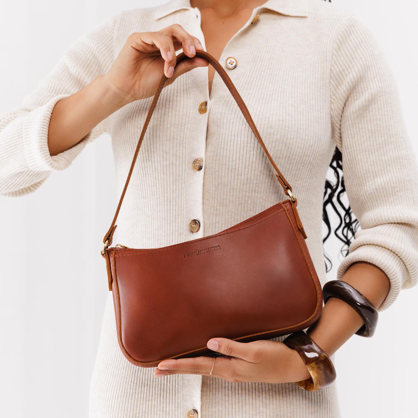 Chestnut | Petite bean shaped shoulder bag with a zipper closure