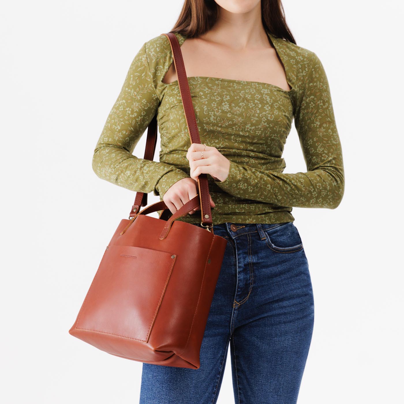 Chestnut*Classic | Midsize crossbody tote with handles and a pocket