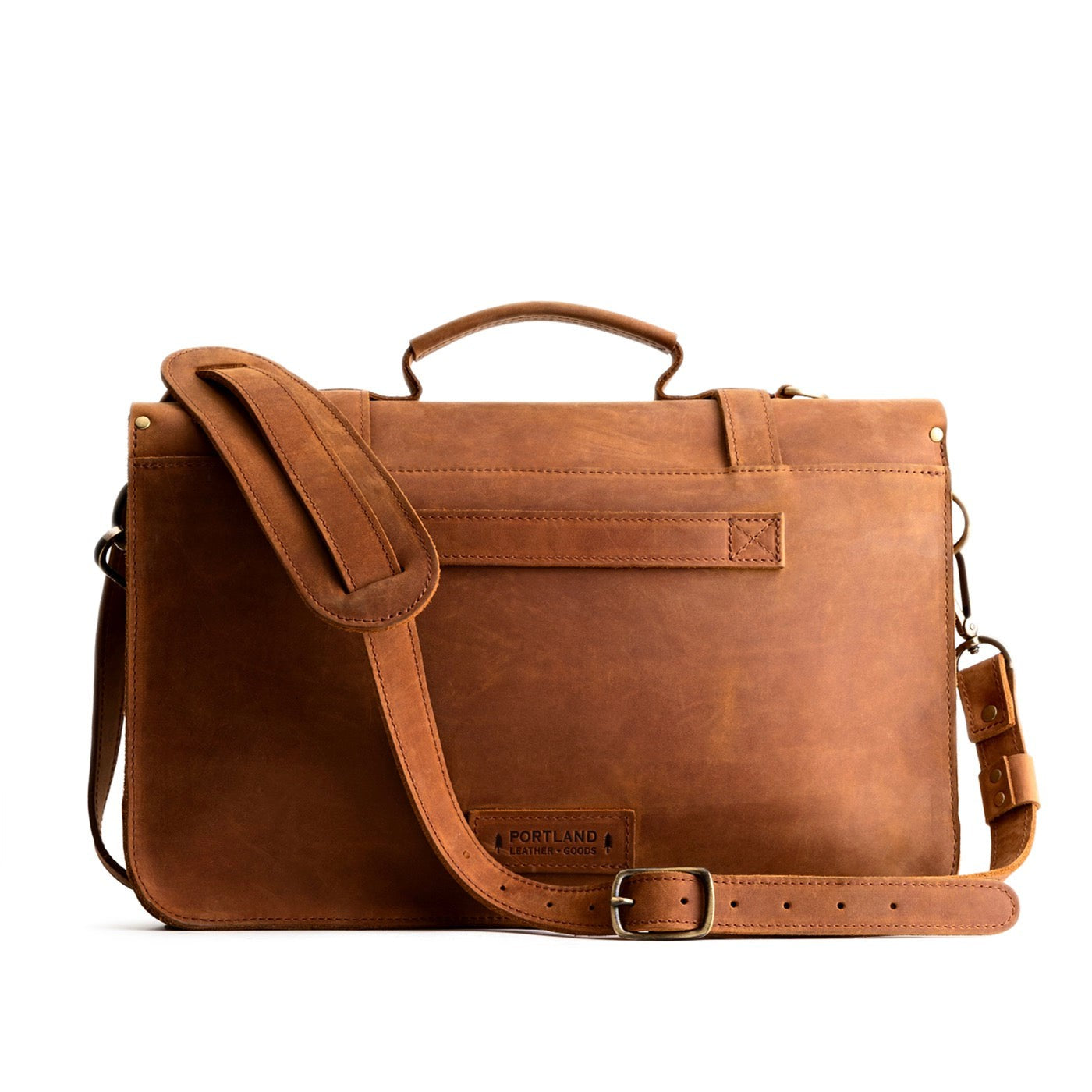 Dakota | Traditional messenger bag with multi buckle closure and crossbody strap