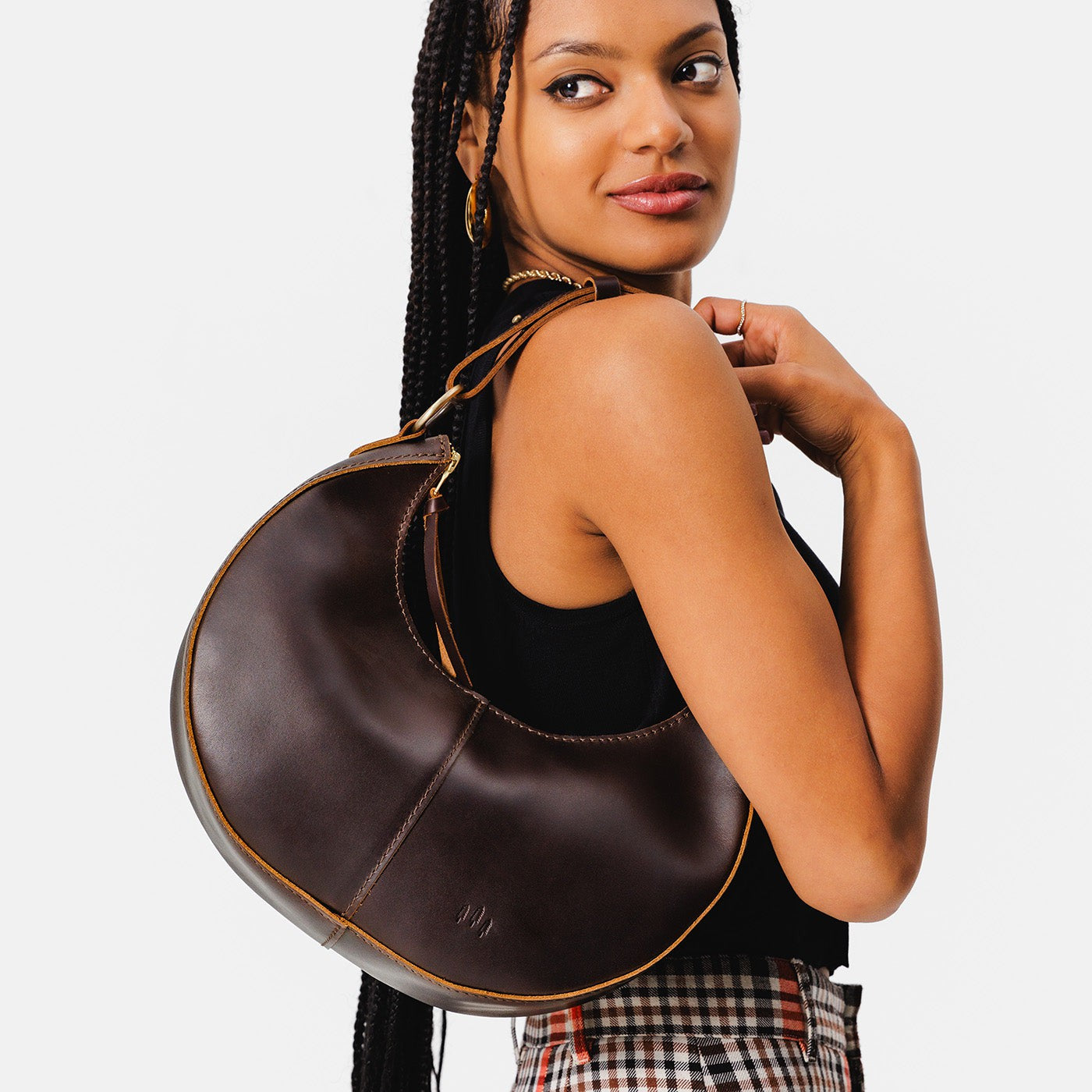 Grizzly*Classic | Crescent shaped shoulder bag with zipper closure and adjustable strap