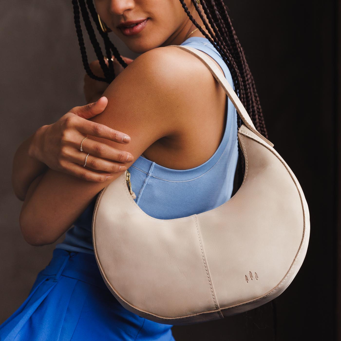Dragon Bone*Classic | Crescent shaped shoulder bag with zipper closure and adjustable strap