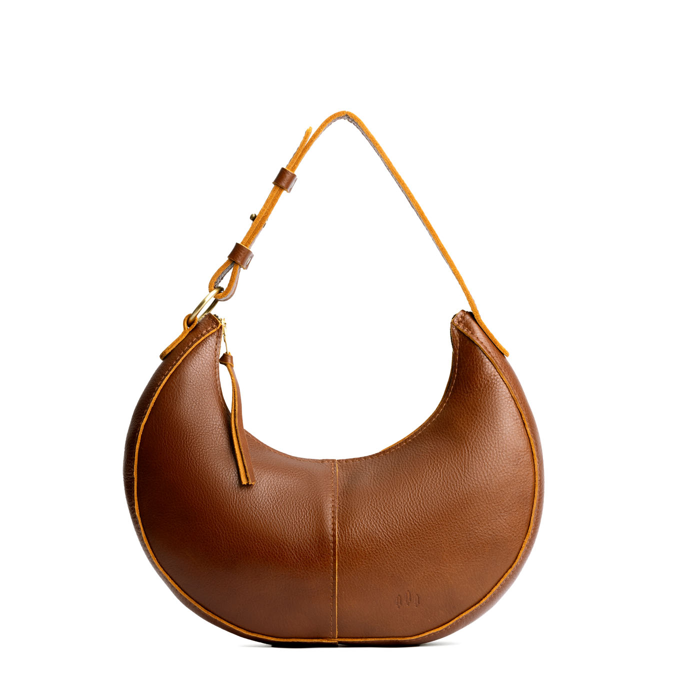 Nuez*Classic | Crescent shaped shoulder bag with zipper closure and adjustable strap