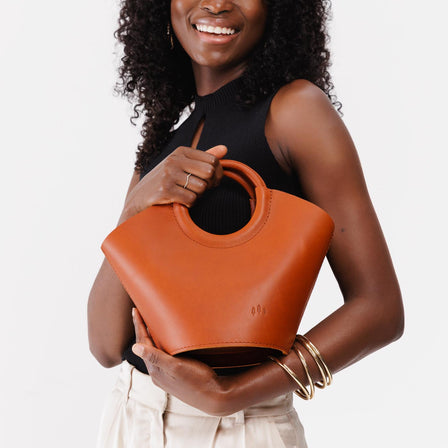 Tuscany*Small | Structured leather hand bag with circular 