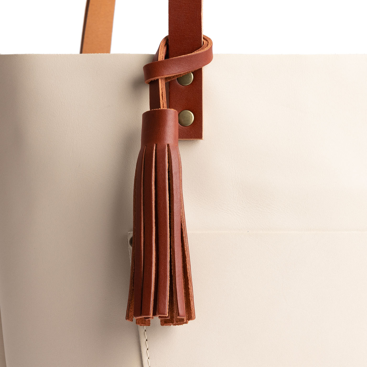 Chestnut*Classic | Fringed leather tassel with leather loop