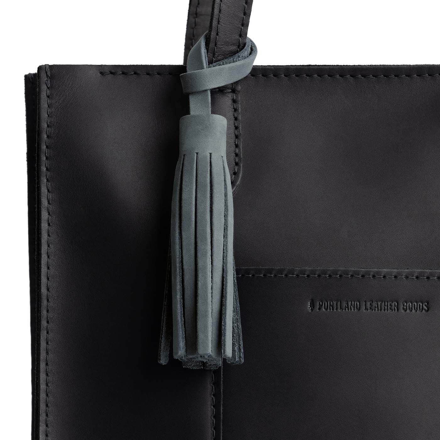 Storm*Classic | Fringed leather tassel with leather loop