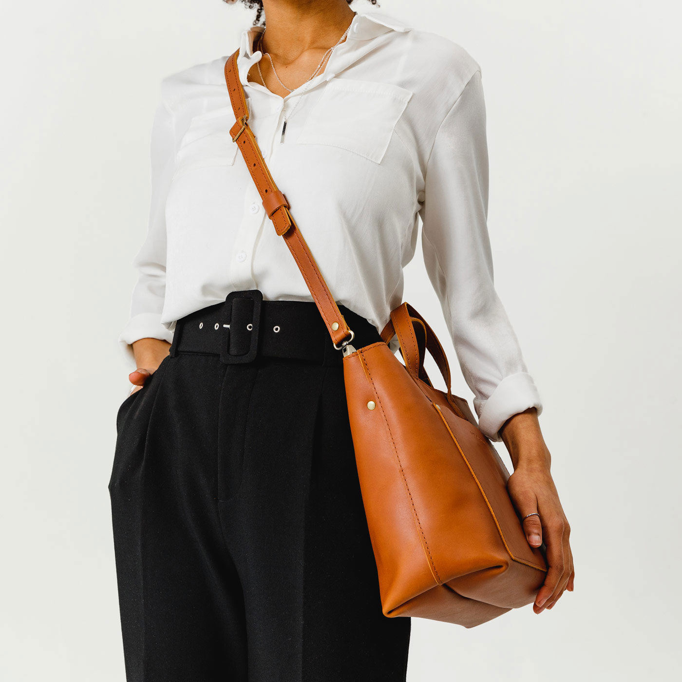 Honey*Zipper | Midsize crossbody tote with handles and a pocket