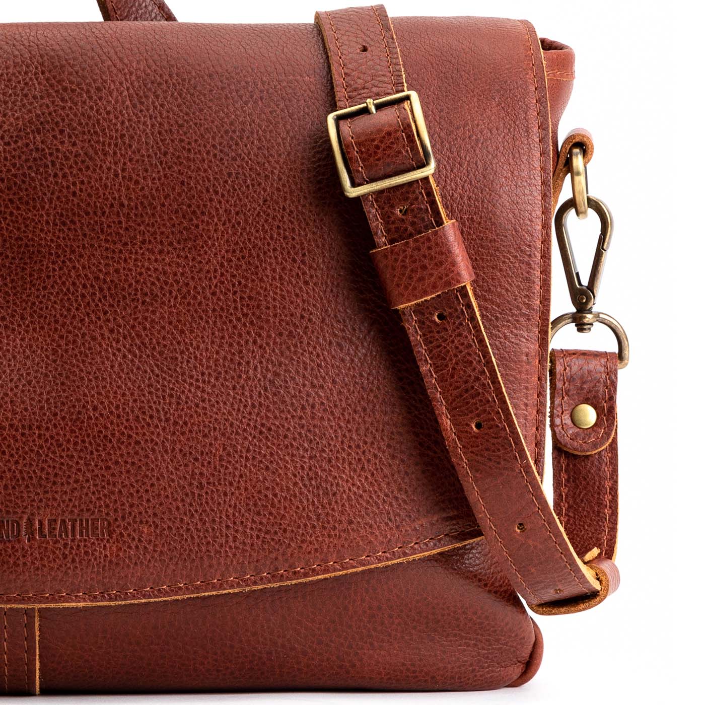 Men's pebbled hot sale messenger bag