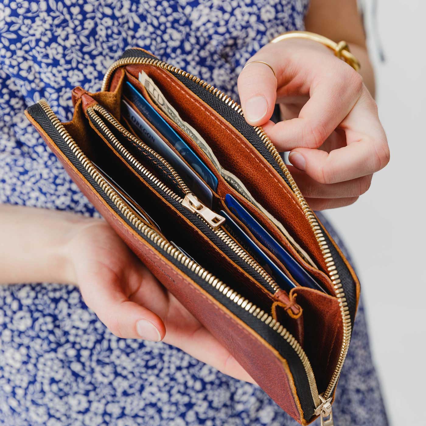 Thread Wallets Penn Vertical Wallet – The Backpacker